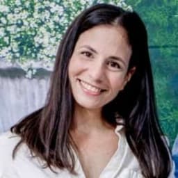 Dra. Kelly Yacaman