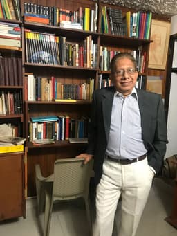 Dr. Carlos Roca